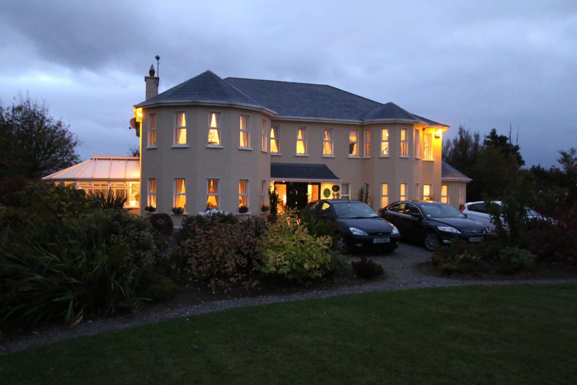 Brook Manor Bed and breakfast 4*