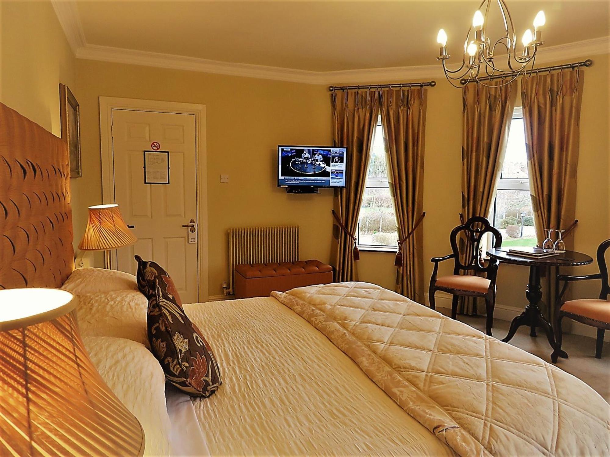 Brook Manor Bed and breakfast 4*